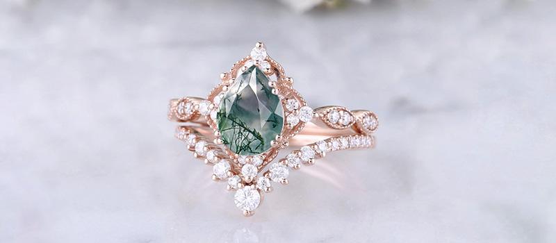 A Beginner’s Guide to Moss Agate Rings: What Makes Them Unique?